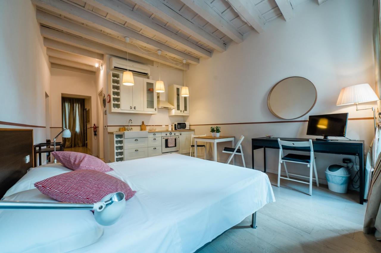 Art Street Studio Apartment แบร์กาโม ภายนอก รูปภาพ