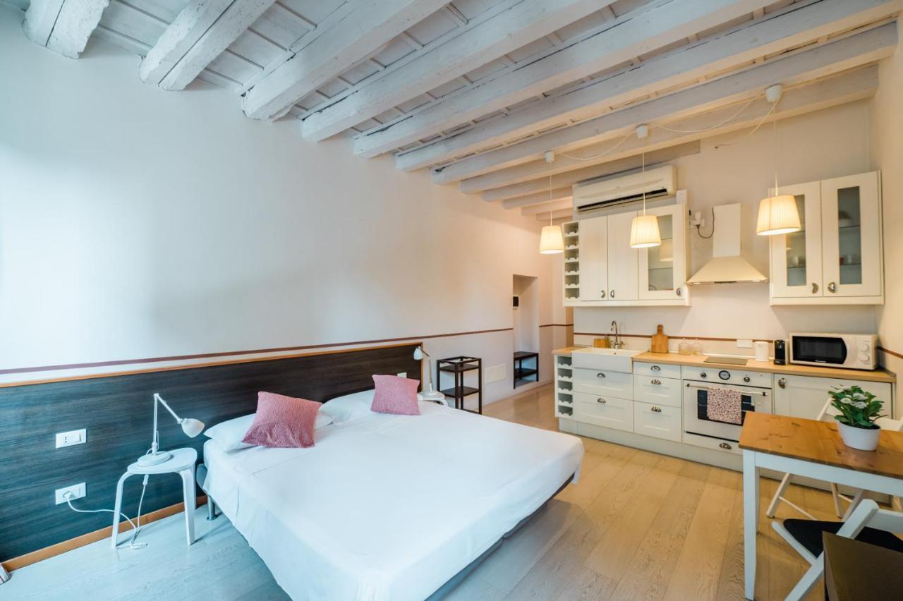 Art Street Studio Apartment แบร์กาโม ภายนอก รูปภาพ