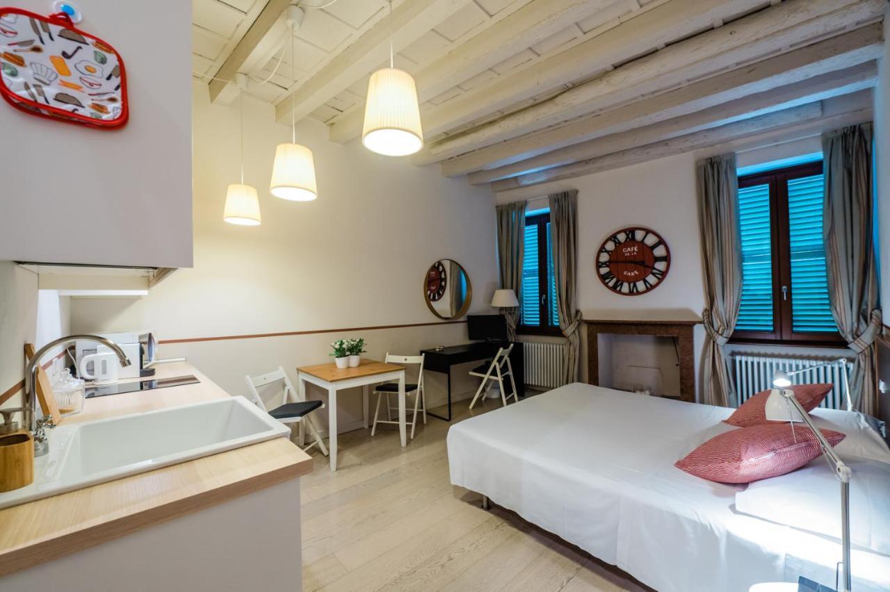 Art Street Studio Apartment แบร์กาโม ภายนอก รูปภาพ